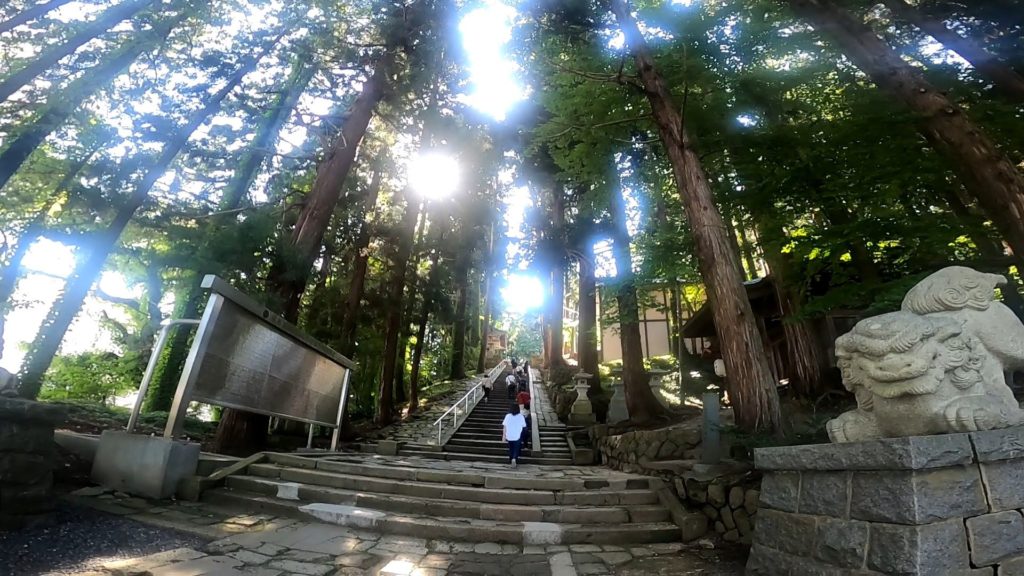【南陽市熊野大社】パワースポット多数!風鈴飾り期間9月末まで yamagata-kumanotaisha-approach-road.jpg
