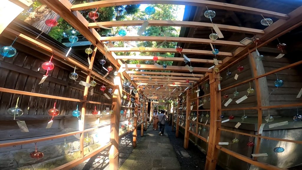 【南陽市熊野大社】パワースポット多数!風鈴飾り期間9月末まで yamagata-kumanotaisha-wind-chime.jpg