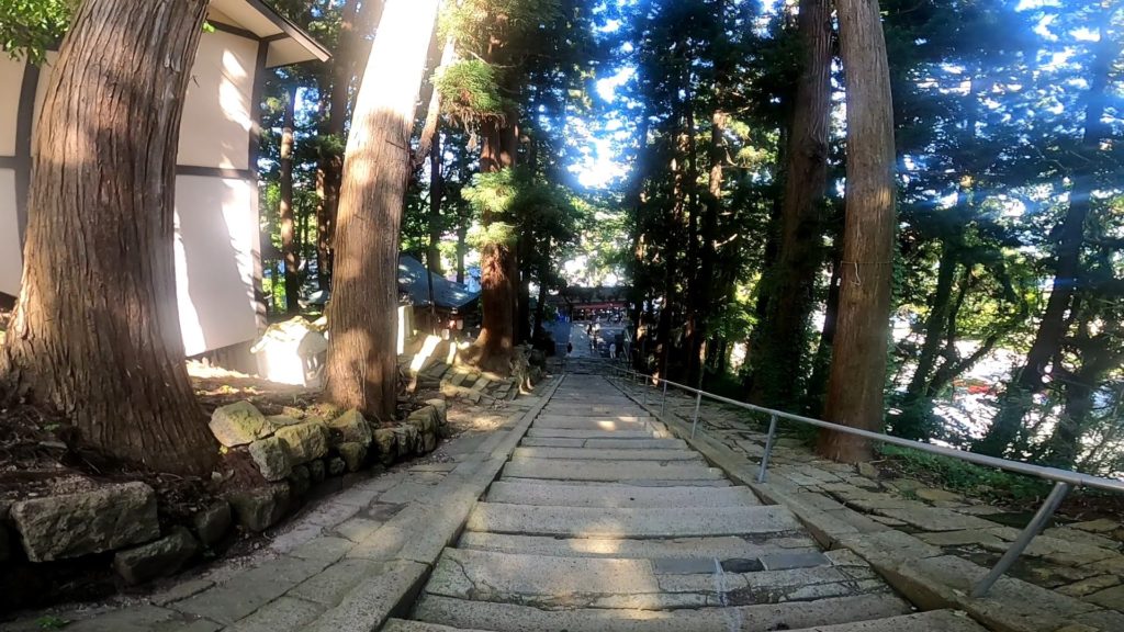 【南陽市熊野大社】パワースポット多数!風鈴飾り期間9月末まで yamagata-kumanotaisha-approach-road.jpg