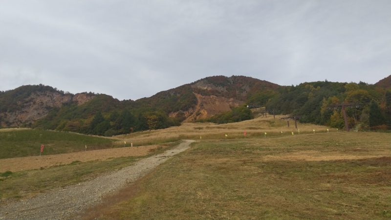 【遊べる絶景紅葉ランキング1位蔵王温泉スキー場】秋の瀧山見頃情報   Enjoy-autumn-at-Yamagata-Zao-Onsen-Ski-Resort.ranked-No.1-in-Japan-for-its-spectacular-autumn-leaves.jpg　