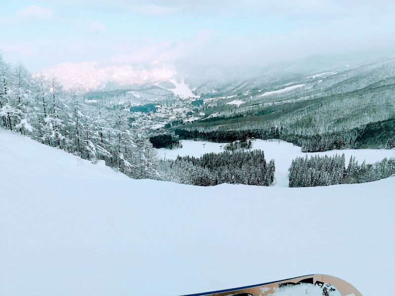【年の瀬から大雪予報 冬休みで賑わう】満車の山形蔵王温泉スキー場 Yamagata-Zao-Onsen-Ski-Resort-is-crowded-with-winter-vacationers.jpg