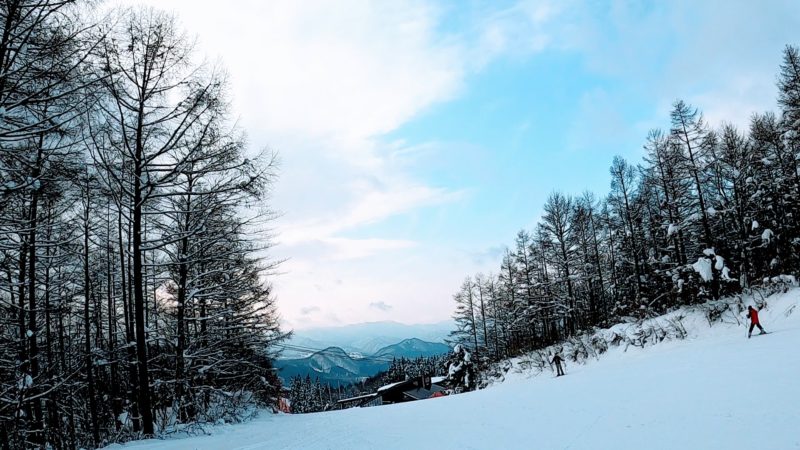 【年の瀬から大雪予報 冬休みで賑わう】満車の山形蔵王温泉スキー場 Yamagata-Zao-Onsen-Ski-Resort-is-crowded-with-winter-vacationers.jpg