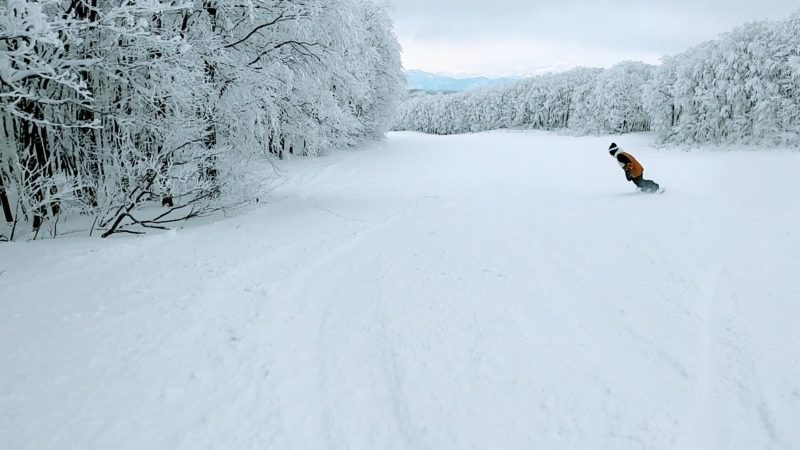 【年の瀬から大雪予報 冬休みで賑わう】満車の山形蔵王温泉スキー場 Yamagata-Zao-Onsen-Ski-Resort-is-crowded-with-winter-vacationers.jpg