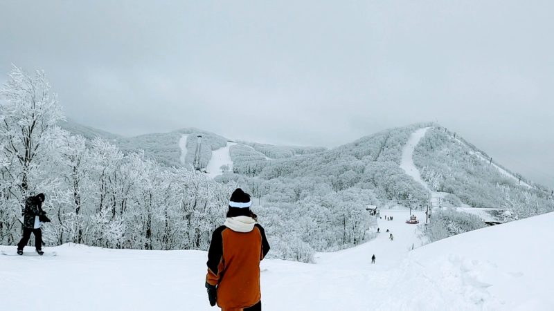 【年の瀬から大雪予報 冬休みで賑わう】満車の山形蔵王温泉スキー場 Yamagata-Zao-Onsen-Ski-Resort-is-crowded-with-winter-vacationers.jpg