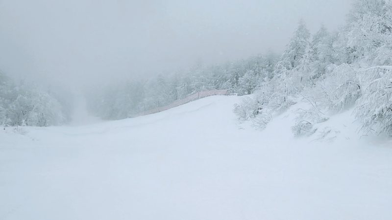 【横倉の壁完成 クリスマス寒波の大雪】12月山形蔵王温泉スキー場 Heavy-snowfall-in-December-completes-the-Yokokuranokabe-at-Yamagata-Zao-Onsen-Ski-Resort.jpg