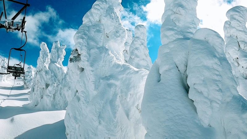 【感動の樹氷と絶景の蔵王ロープウェイ】1月大快晴蔵王温泉スキー場   Preservation.Zao-Ropeway-with-spectacular-views-and-impressive-Snowmonsters-at-Yamagata-Zao-Onsen-Ski-Resort-in-January.jpg