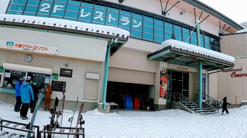 【今スキースノーボード楽しい 大雪の地蔵尊】山形蔵王温泉スキー場 Yamagata-Zao-Onsen-Ski-Resort-in-January-is-a-fun-place-to-ski-and-snowboard-with-heavy-snow.jpg
