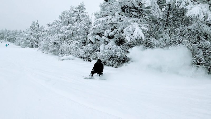 【今スキースノーボード楽しい 大雪の地蔵尊】山形蔵王温泉スキー場 Yamagata-Zao-Onsen-Ski-Resort-in-January-is-a-fun-place-to-ski-and-snowboard-with-heavy-snow.jpg