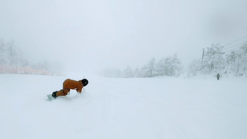 【今スキースノーボード楽しい 大雪の地蔵尊】山形蔵王温泉スキー場 Yamagata-Zao-Onsen-Ski-Resort-in-January-is-a-fun-place-to-ski-and-snowboard-with-heavy-snow.jpg
