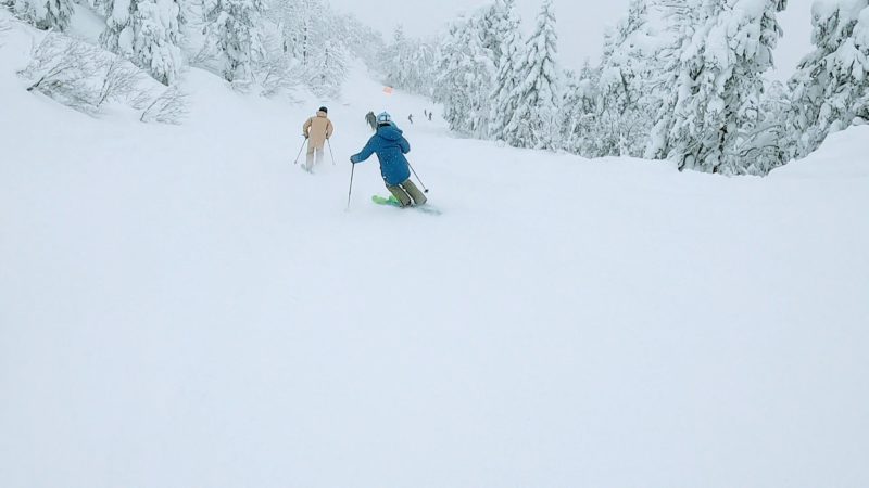 【今スキースノーボード楽しい 大雪の地蔵尊】山形蔵王温泉スキー場 Yamagata-Zao-Onsen-Ski-Resort-in-January-is-a-fun-place-to-ski-and-snowboard-with-heavy-snow.jpg