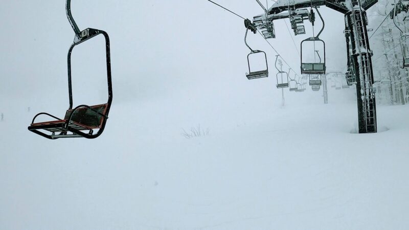 【上の台パウダー祭り 爆弾低気圧到来】運休の山形蔵王温泉スキー場 Enjoying-great-powder-snow-at-Uwanodai-area-of-Yamagata-Zao-Onsen-Ski-Resort.jpg