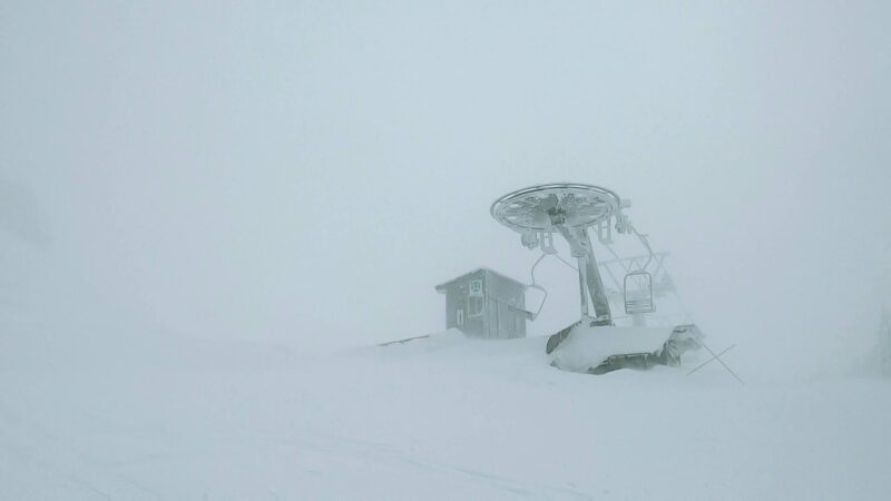 【上の台パウダー祭り 爆弾低気圧到来】運休の山形蔵王温泉スキー場 Enjoying-great-powder-snow-at-Uwanodai-area-of-Yamagata-Zao-Onsen-Ski-Resort.jpg
