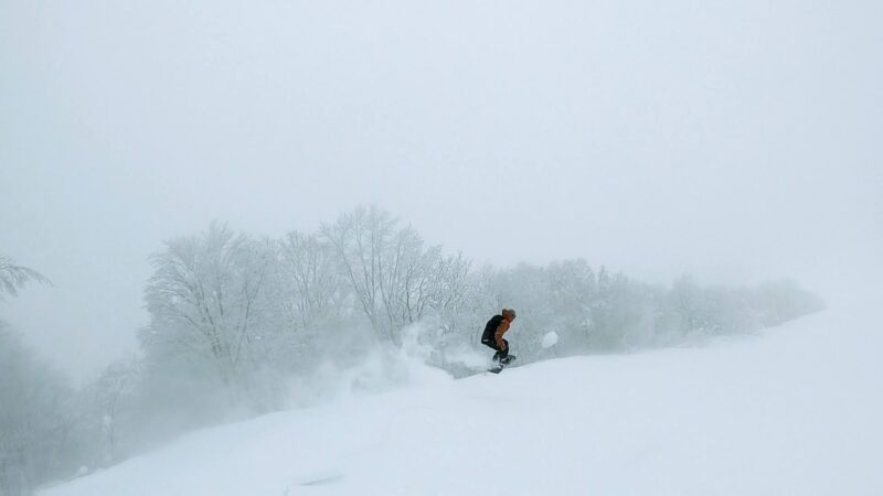 【上の台パウダー祭り 爆弾低気圧到来】運休の山形蔵王温泉スキー場 Enjoying-great-powder-snow-at-Uwanodai-area-of-Yamagata-Zao-Onsen-Ski-Resort.jpg