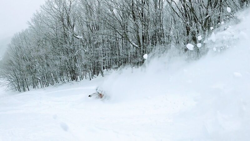 【上の台パウダー祭り 爆弾低気圧到来】運休の山形蔵王温泉スキー場 Enjoying-great-powder-snow-at-Uwanodai-area-of-Yamagata-Zao-Onsen-Ski-Resort.jpg