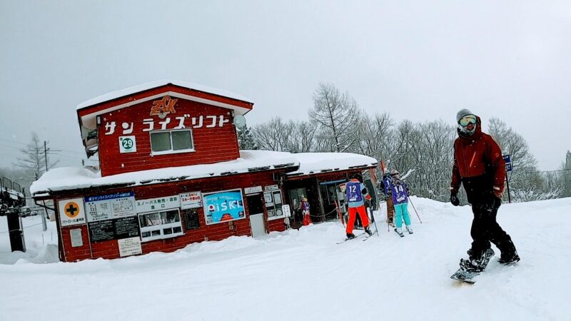 【上の台パウダー祭り 爆弾低気圧到来】運休の山形蔵王温泉スキー場 Enjoying-great-powder-snow-at-Uwanodai-area-of-Yamagata-Zao-Onsen-Ski-Resort.jpg