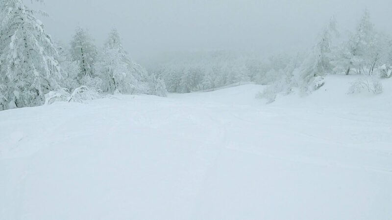 【大雪パウダー積雪+60cm 嵐の運休明け】山形蔵王温泉スキー場 Enjoying-60cm-of-heavy-powder-snow-at-Yamagata-Zao-Onsen-Ski-Resort-in-January.jpg
