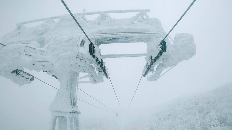 【大雪パウダー積雪+60cm 嵐の運休明け】山形蔵王温泉スキー場 Enjoying-60cm-of-heavy-powder-snow-at-Yamagata-Zao-Onsen-Ski-Resort-in-January.jpg