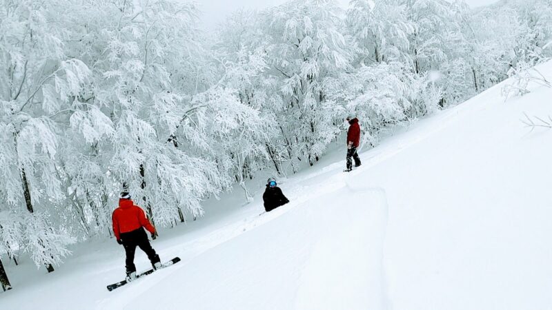 【大雪パウダー積雪+60cm 嵐の運休明け】山形蔵王温泉スキー場 Enjoying-60cm-of-heavy-powder-snow-at-Yamagata-Zao-Onsen-Ski-Resort-in-January.jpg