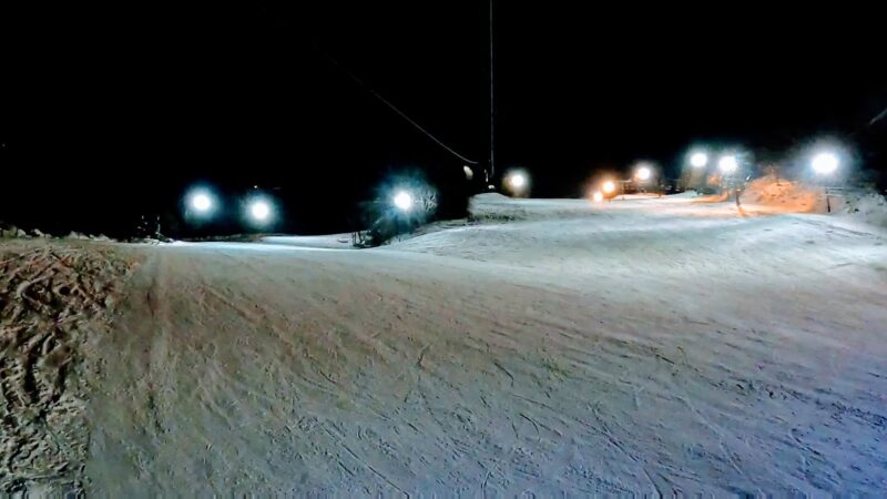 【大感動の樹氷ライトアップ じゅっきーくん】山形蔵王温泉スキー場   Icemonster-light-up-at-Yamagata-Zao-Onsen-Ski-Resort-is-so-beautiful-and-impressive.jpg