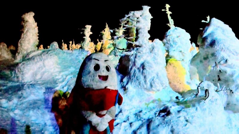 【大感動の樹氷ライトアップ じゅっきーくん】山形蔵王温泉スキー場   Icemonster-light-up-at-Yamagata-Zao-Onsen-Ski-Resort-is-so-beautiful-and-impressive.jpg