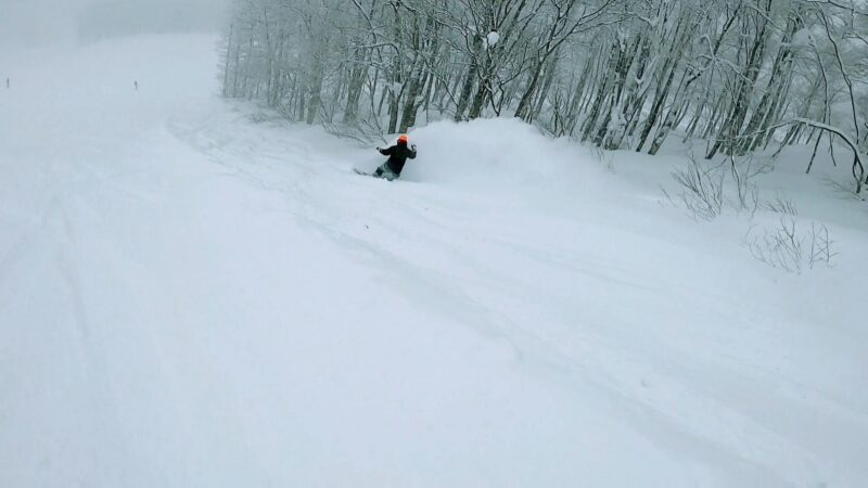 【大寒波の大雪大嵐 極上の雪-15度】運休の山形蔵王温泉スキー場 Enjoy-snowboarding-at-Yamagata-Zao-Onsen-Ski-Resort-with-light-powder-snow-due-to-heavy-snow-storm.jpg