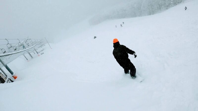 【大寒波の大雪大嵐 極上の雪-15度】運休の山形蔵王温泉スキー場 Enjoy-snowboarding-at-Yamagata-Zao-Onsen-Ski-Resort-with-light-powder-snow-due-to-heavy-snow-storm.jpg