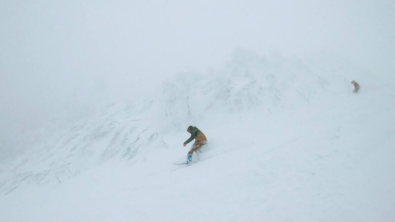 【大寒波の大雪大嵐 極上の雪-15度】運休の山形蔵王温泉スキー場 Enjoy-snowboarding-at-Yamagata-Zao-Onsen-Ski-Resort-with-light-powder-snow-due-to-heavy-snow-storm.jpg