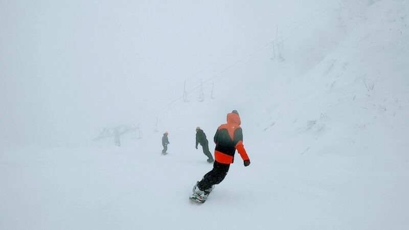 【大寒波の大雪大嵐 極上の雪-15度】運休の山形蔵王温泉スキー場 Enjoy-snowboarding-at-Yamagata-Zao-Onsen-Ski-Resort-with-light-powder-snow-due-to-heavy-snow-storm.jpg
