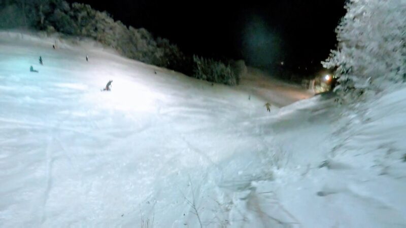 【ナイター滑ろう会 上の台大雪スノーボード】山形蔵王温泉スキー場 Uwanodai-night-skiing-party-at-Yamagata-Zao-Onsen-Ski-Resort.jpg