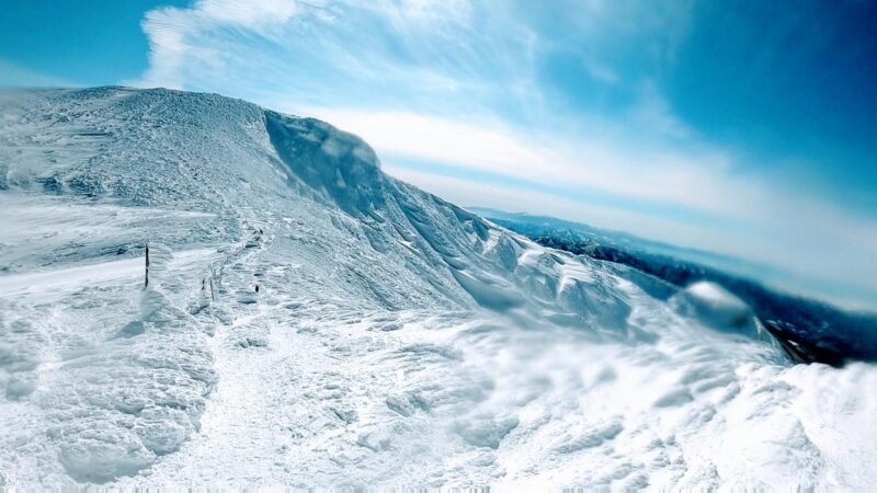 【絶景2月大快晴 真冬の蔵王山熊野岳とお釜】山形蔵王温泉スキー場   Trekking-to-Mt.Zao-and-Okama-in-the-middle-of-winter-with-spectacular-views.jpg