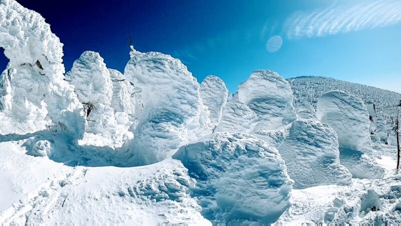 【樹氷が綺麗な場所2つ紹介 2月大快晴絶景】山形蔵王温泉スキー場 A-beautiful-place-for-icemonsters-at-Yamagata-Zao-Onsen-Ski-Resort.jpg