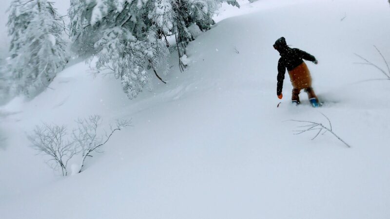【蔵王パウダー女子 ツリーラン2月大雪寒波】山形蔵王温泉スキー場 Enjoy-the-holy-powder-snow-at-Yamagata-Zao-Onsen-Ski-Resort.jpg