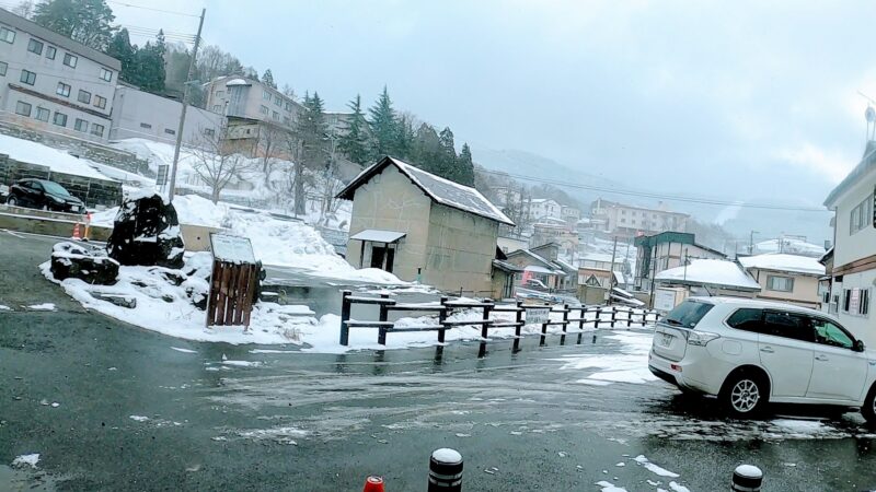 【名物ジンギスカンろばた 自家源泉足湯併設】山形蔵王温泉スキー場   Enjoy-a-sightseeing-walk-in-Yamagata-Zao-Hot-Spring-Town.jpg