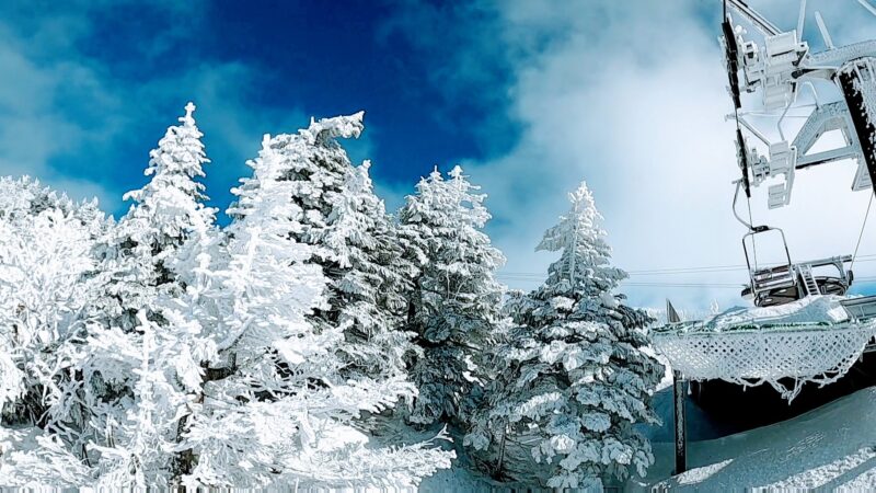 【スクールのカービング 3月トレッキング】山形蔵王温泉スキー場   Enjoy-trekking-and-snowboarding-at-the-scenic-Yamagata-Zao-Onsen-Ski-Resort-in-March.jpg