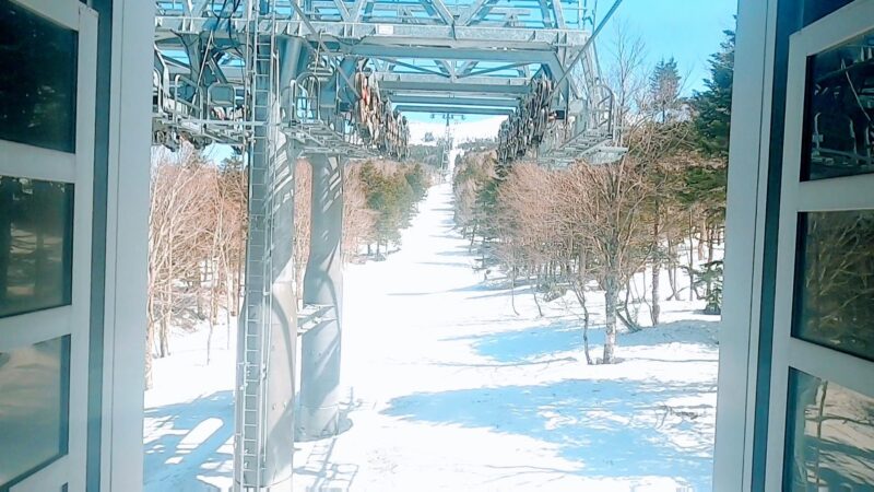 【3月下まで滑走可 立ち枯れの樹氷の木】春の山形蔵王温泉スキー場 
 Zao-Ropeway-Information-at-Yamagata-Zao-Onsen-Ski-Resort-in-March-Spring.jpg
