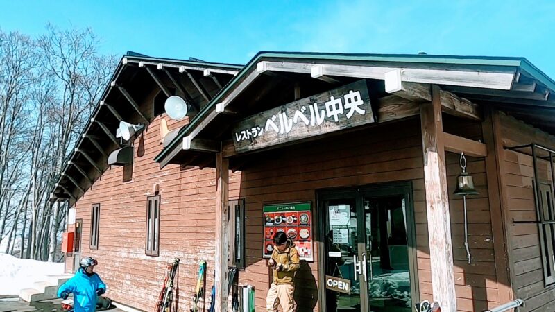 【レストランベルベル中央 三元豚カツカレー】山形蔵王温泉スキー場   Delicious-curry-cutlet-at-Restaurant-Berber-in-Yamagata-Zao-Onsen-Ski-Resort.jpg