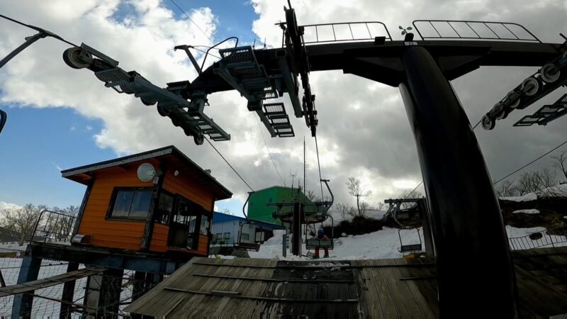 【ファイナルシーズン中央バンクドスラローム】山形蔵王温泉スキー場 Enjoying-Banked-Slalom-at-Yamagata-Zao-Onsen-Ski-Resort-in-April-Final-Season.jpg