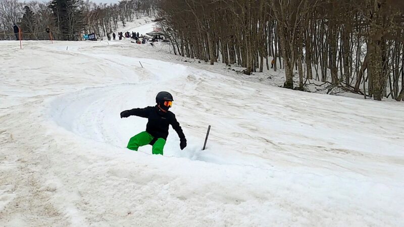 【山形蔵王バンクドスラローム大会】スノーボードファイナルシーズン Snowboarding-Finals-Season-at-Yamagata-Zao-Onsen-Ski-Resort-for-Banked-Slalom-Competition.jpg