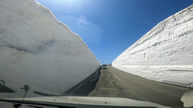 【蔵王エコーライン開通 春の絶景】雪壁8m お釜 熊野岳 刈田岳   Zao-Echo-Line-Opens-with-Great-Spring-Views.Enjoy-Mt.Zao-with-8m-Snow-Wall-and-Okama.jpg