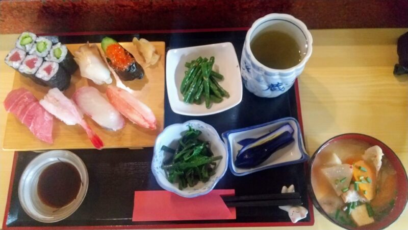 【喜らく寿司 山形蔵王温泉街】気軽にお寿司ランチ 居酒屋にもOK Enjoy-a-casual-sushi-lunch-at-Kiraku-Sushi-in-Yamagata-Zao-Onsen-Ski-Resort.jpg 
