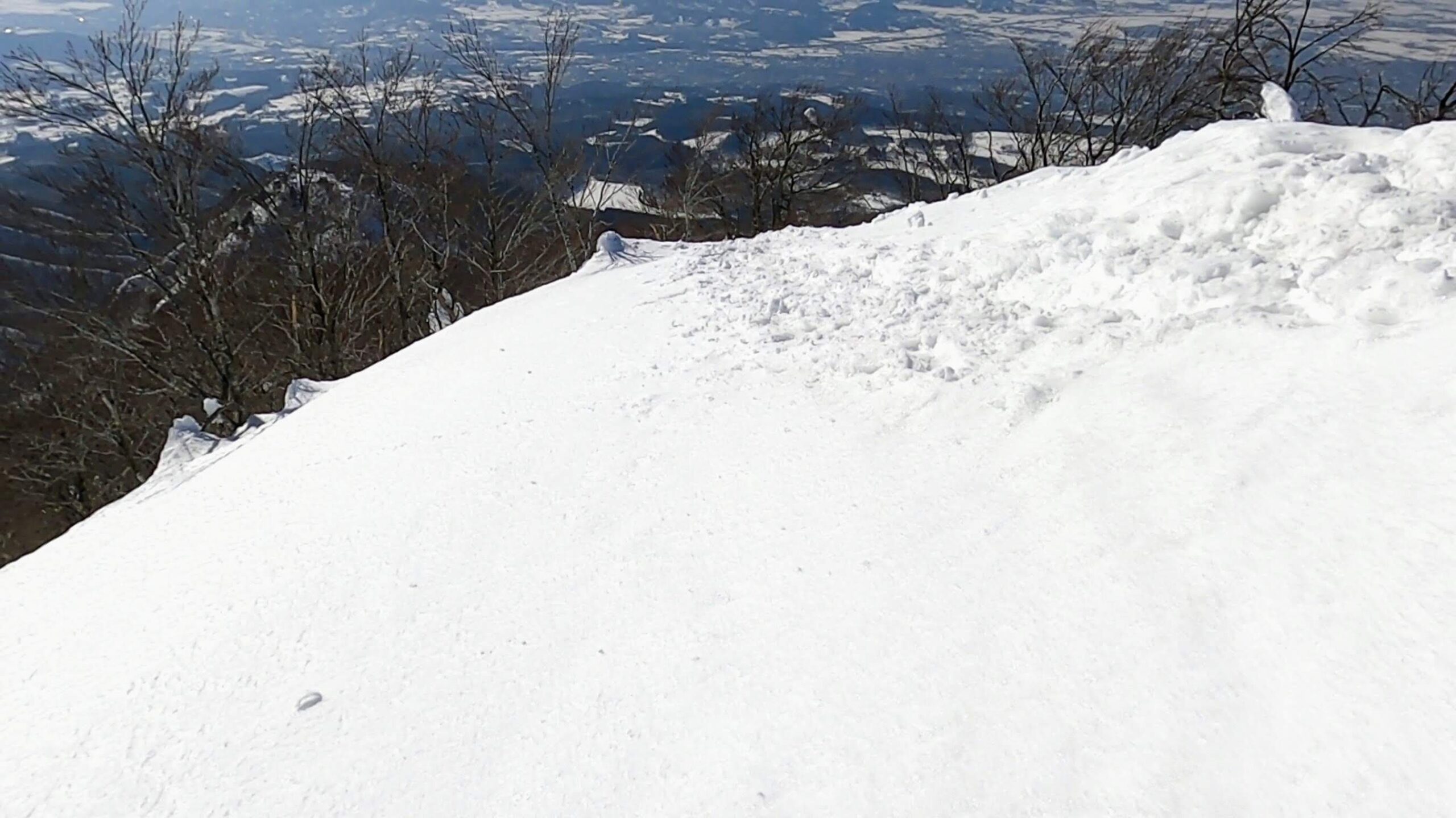 【ついにZAO雪緩む！3月雪山登山】瀧山から蔵王温泉スキー場全景 yamagatazao-ryuzan-trekking-march.jpg